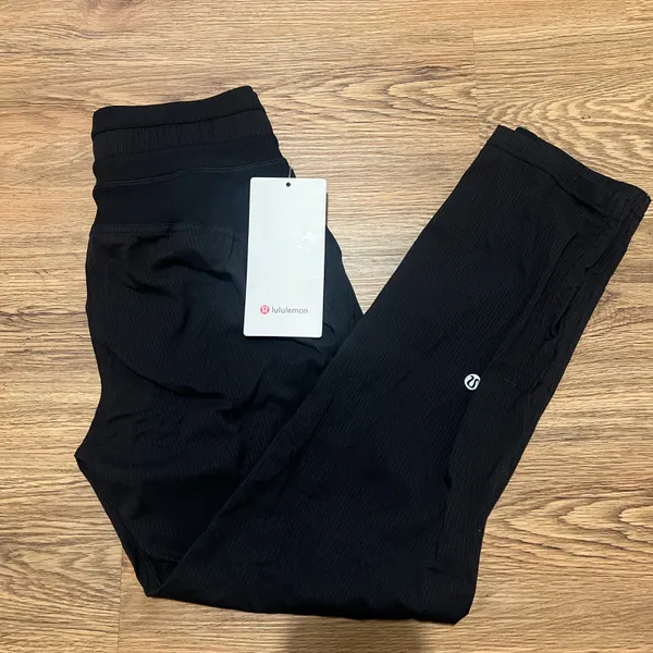 Lululemon Dance Studio Mid-Rise Cropped Pant NEW WITH TAGS - Image 2