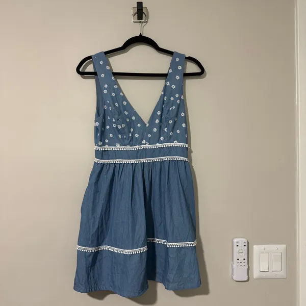 Petal & Pup Estrella Mini Dress V Neck Size Small - Image 2