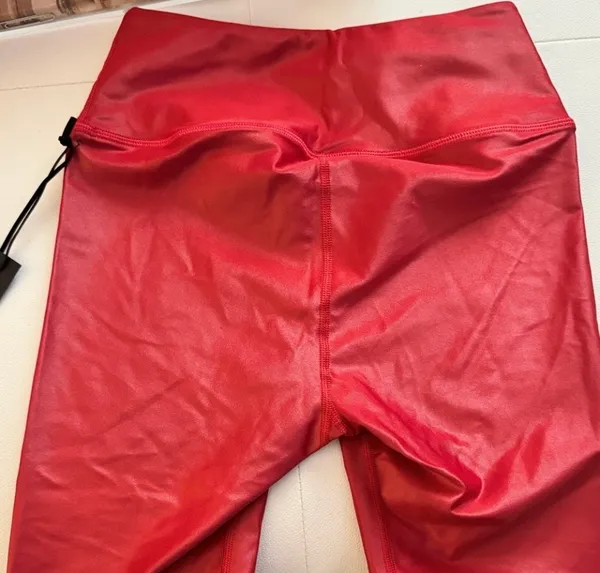 Noli Yoga Cherry Red Liquid Biker Shorts - Image 4