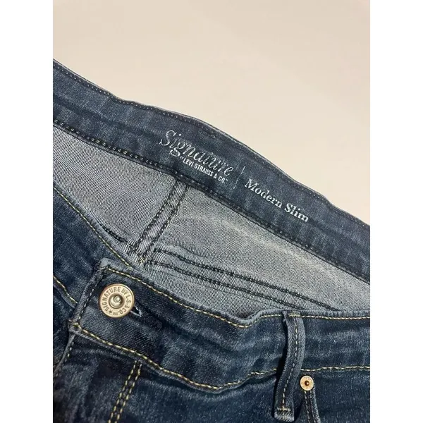 Levi Strauss Signature Modern Slim Women’s Jeans – Size 24 - Image 2