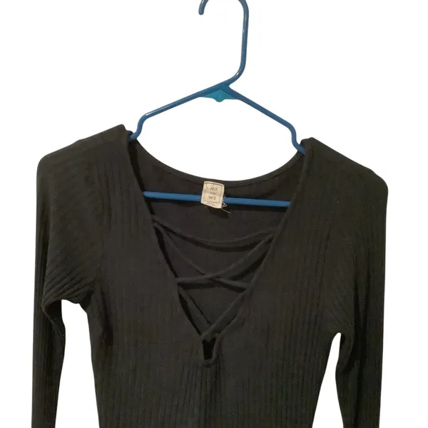 Me to We Black Crisscross Front Long Sleeve Top - Image 8
