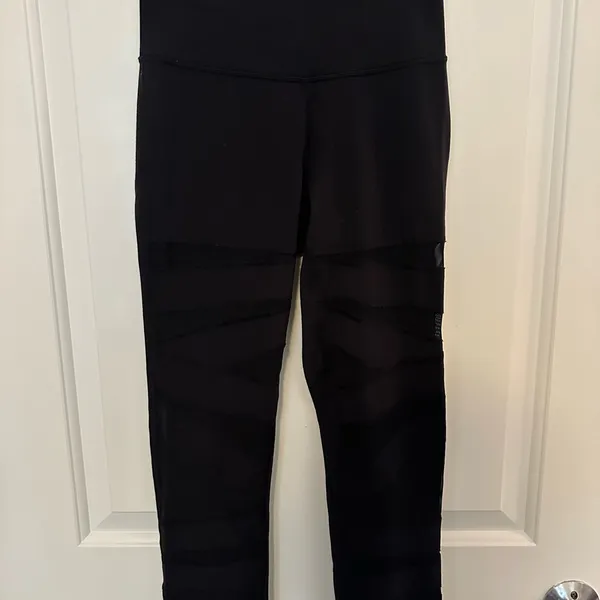 Lululemon leggings size  4 black - Image 2