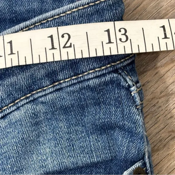 Gap True Skinny Distressed Jeans Size 0 / 25R Medium Wash EUC - Image 10