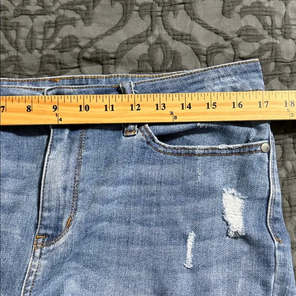 Judy Blue women’s size 31 distressed skinny fit blue jeans stretch - Image 4