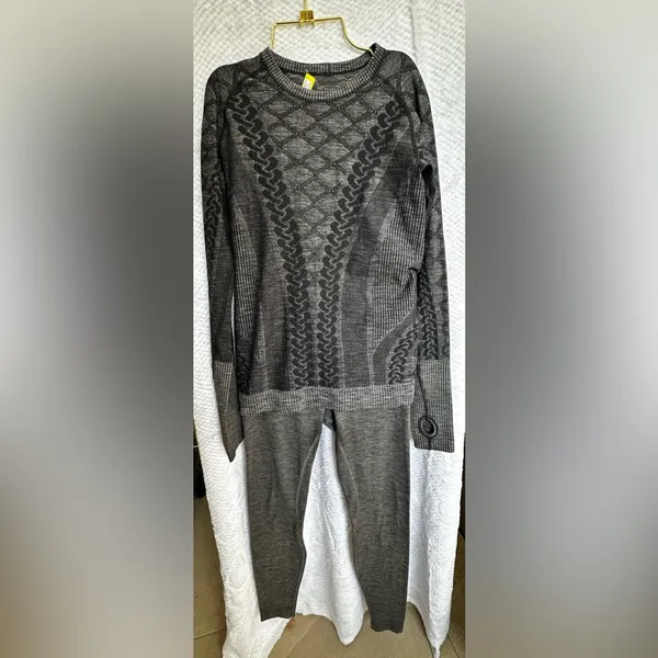 Lululemon Rest Less Pullover sz 4-6ptp (16in) and align high rise sz 6 - Image 2