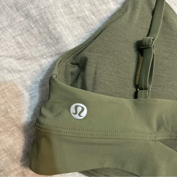 Lululemon Still Now Sports Bra Light Support A/B Cup Army Green Size 8 Yoga - Image 9