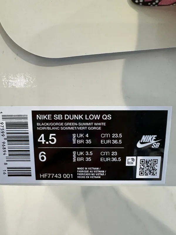Nike SB Dunk Low Sneakers - Image 8