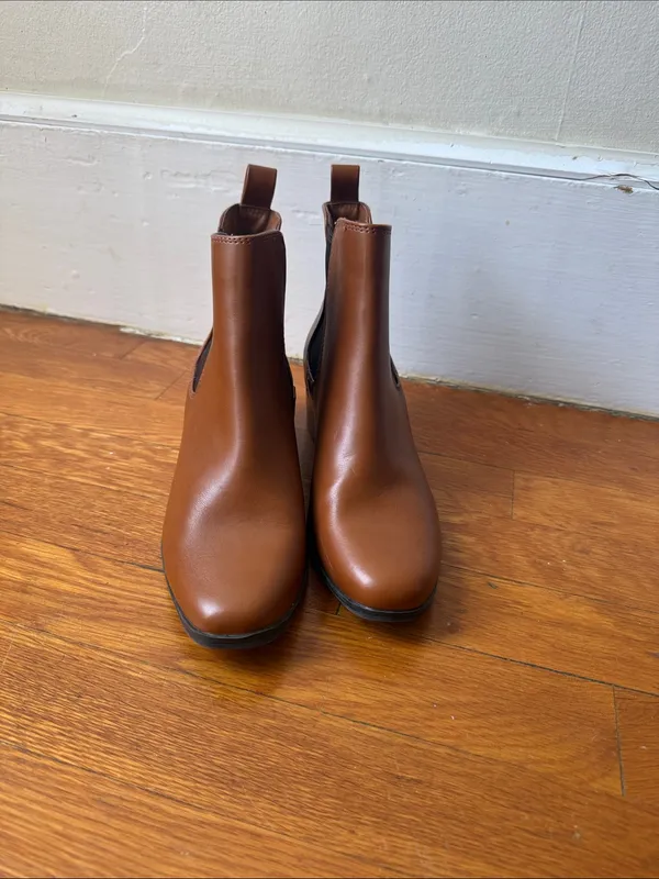 A New Day Women Ellie Chelsea Slip On Ankle Boots, Caramel Crown Size 6.5 - Image 3
