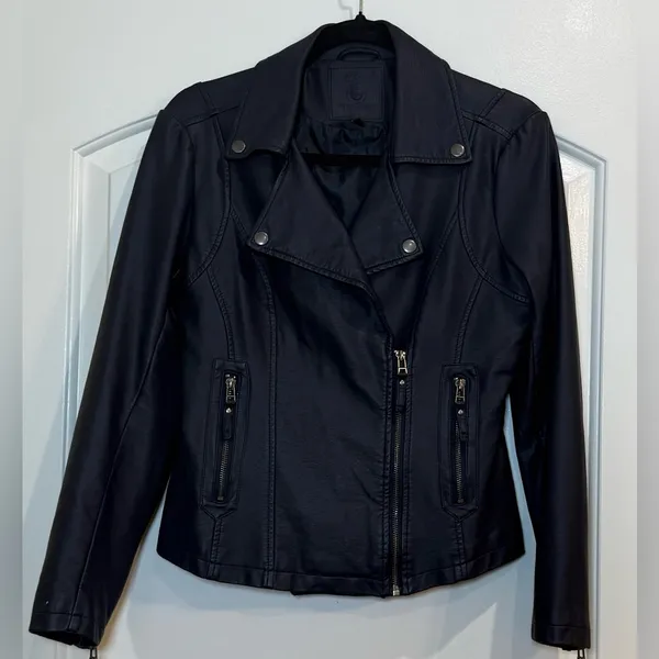 Max Studio women’s vegan leather jacket. Black. Size small. - Image 2