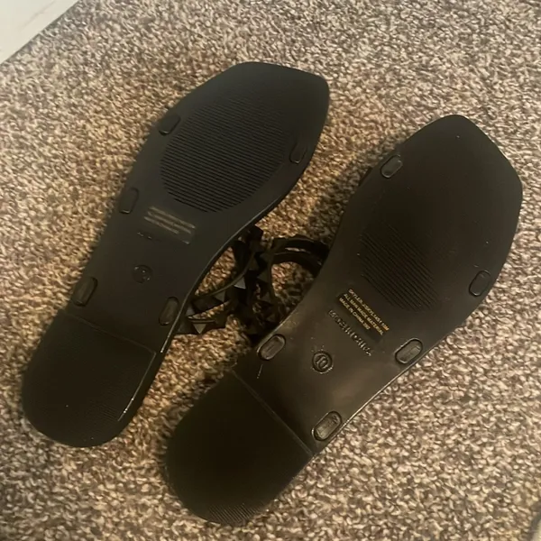 Sandles - Image 2