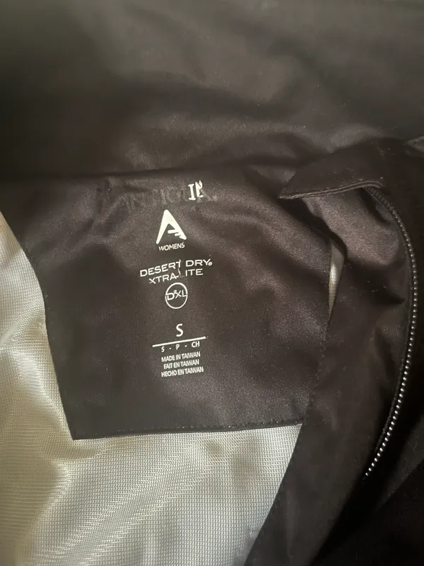 Golf Black Zip Up Jacket - Image 4