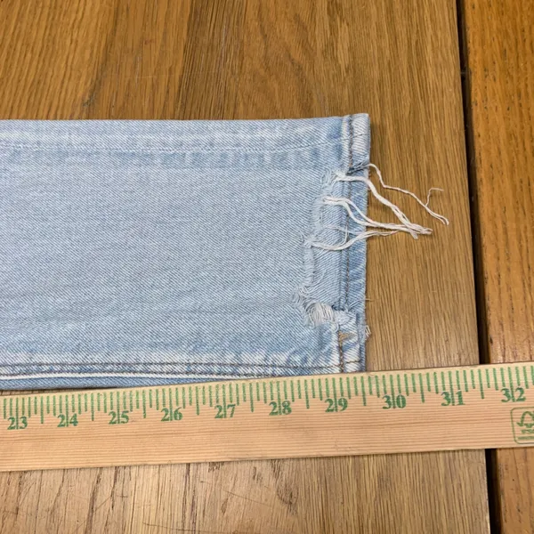 American Eagle Mom Jean Strigid Light‎ Wash Distressed Ripped Denim Size 0 Long - Image 4