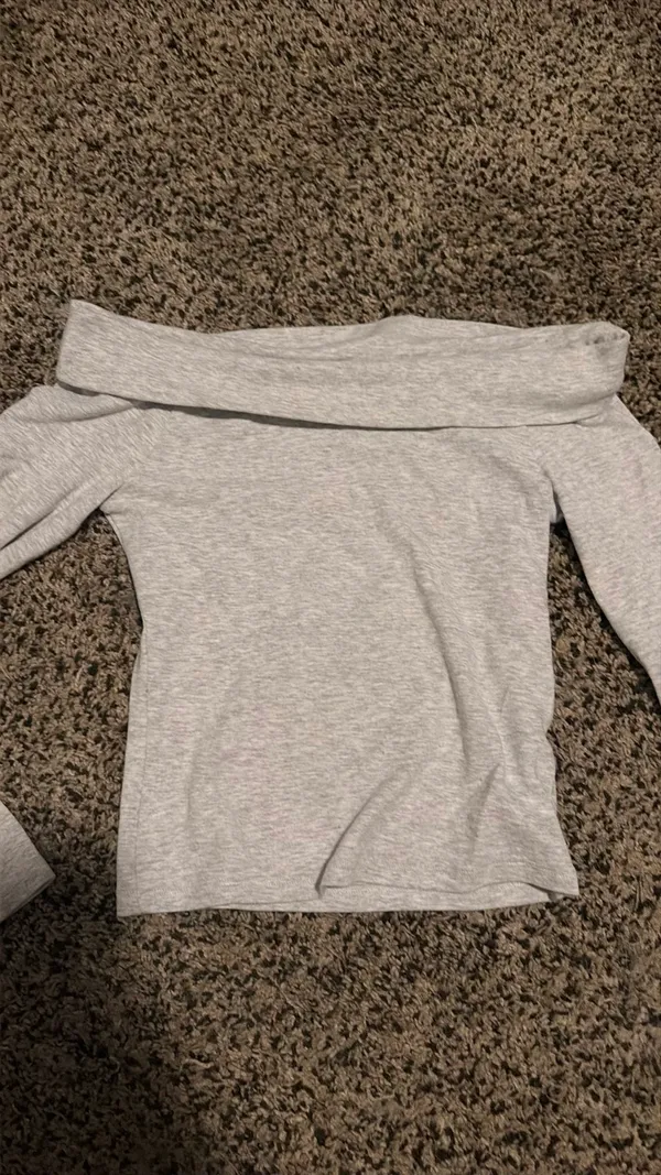 Stradivarius Off-The-Shoulder Long Sleeve - Image 4