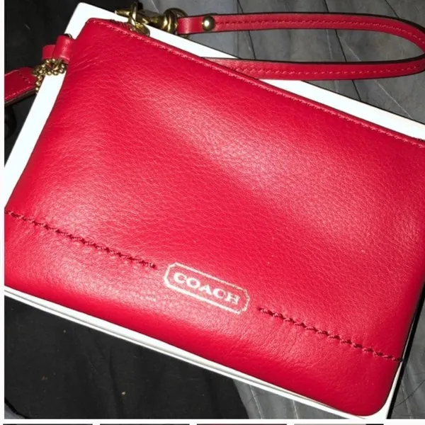 ✨ 4xHP✨Coach
Red Leather Wristlet✨ - Image 6