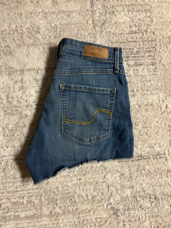 Vintage Levi’s Shorts - Image 2
