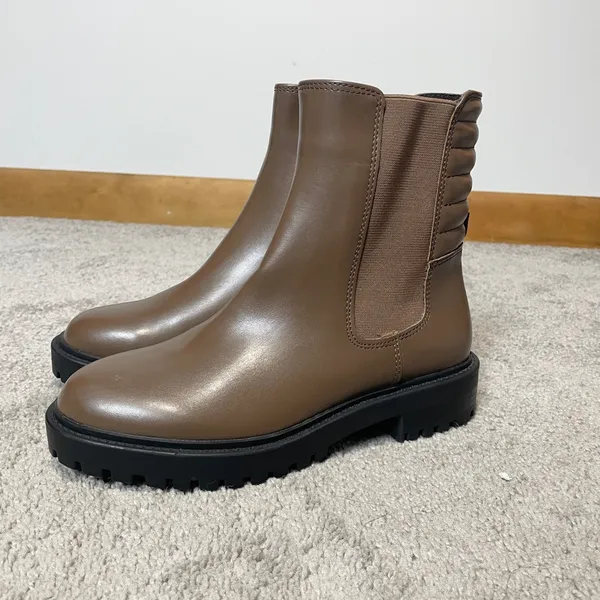 Gap Women's Brown‎ Chelsea Boot Size 6, NWT - Image 2