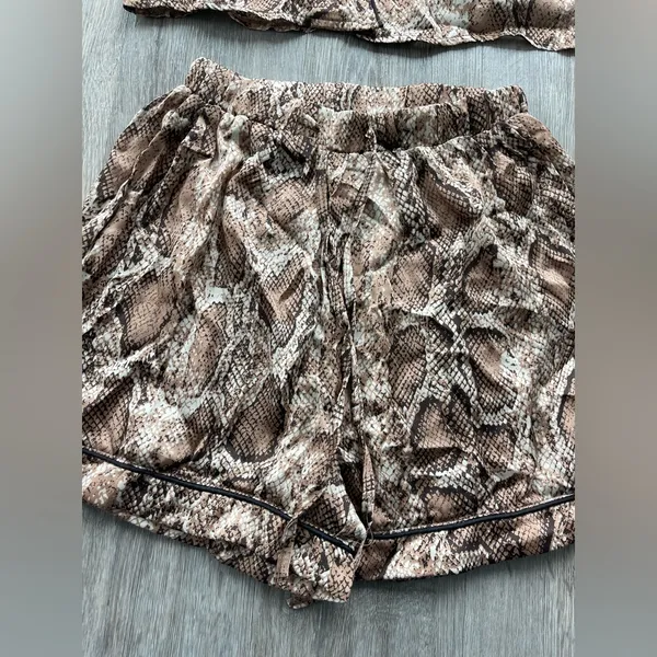 Nwot Missguided Satin Snake Print Pajama Us4 - Image 2