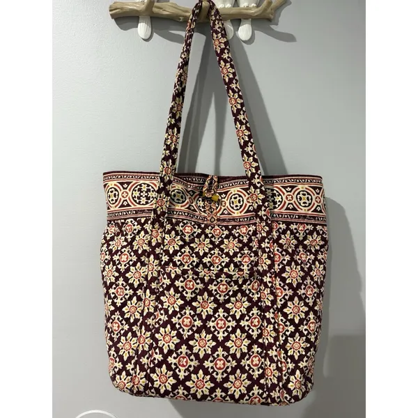 Vera Bradley Retired Medallion Shoulder Tote Burgundy Lunch Bag‎ Wristlet - Image 2