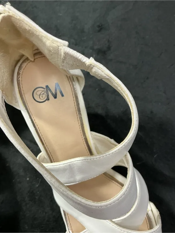 Women's size 6 White Strappy Wedge Sandals - Image 6