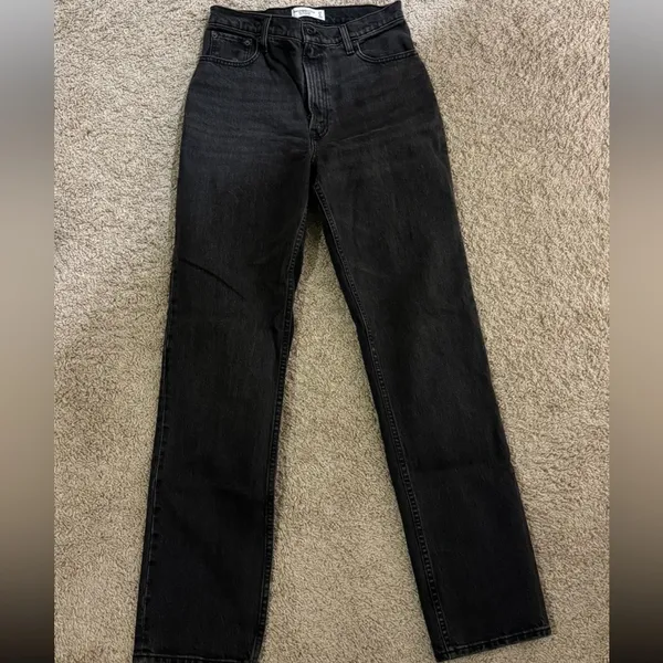 Abercrombie & Fitch Ultra High Rise 90s Straight Jean - Image 2