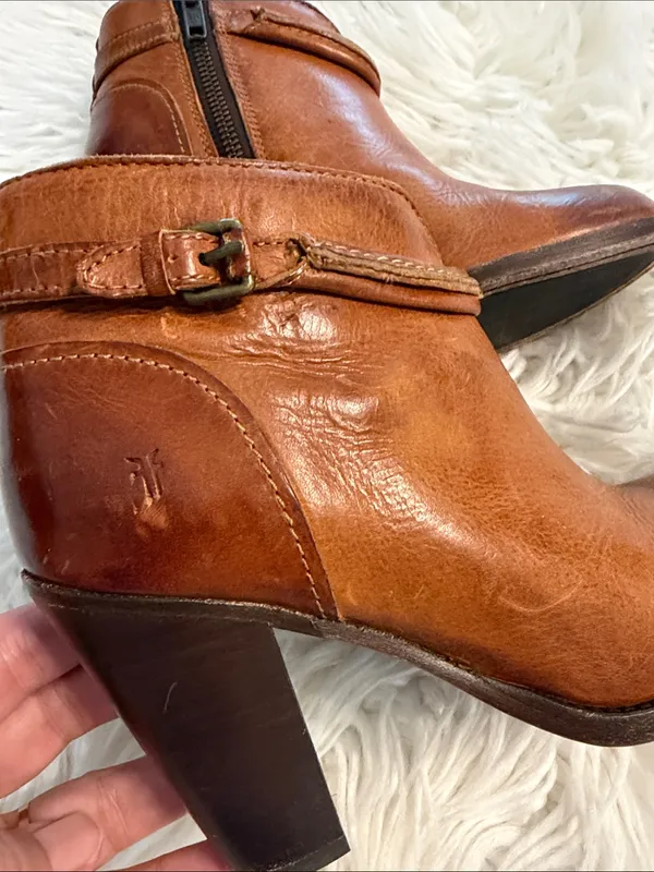 FRYE Distressed Women's brown Leather Ankle Booties with Side Zip size 6B - Image 2
