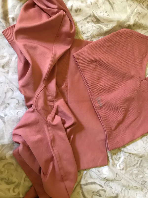 Set Active & OUAI Leggings & Matching Bra - Image 2