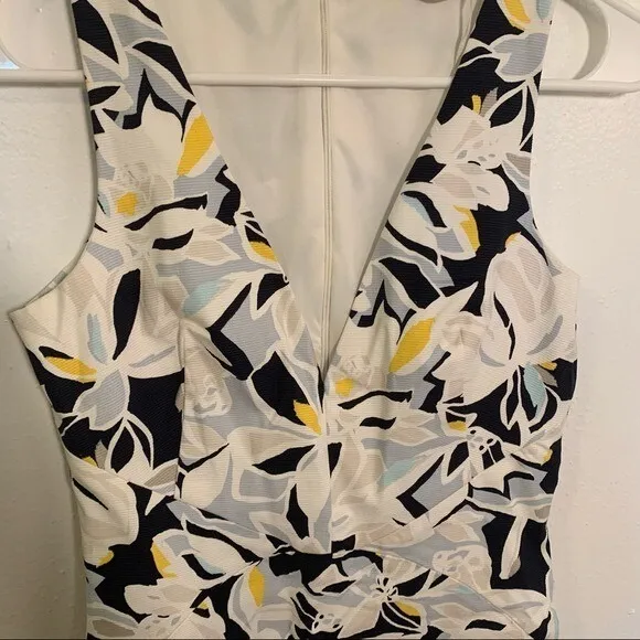 Zara Trafaluc Women's Size XS Sleeveless Deep V-Neck Dress Floral White Blue - Image 5