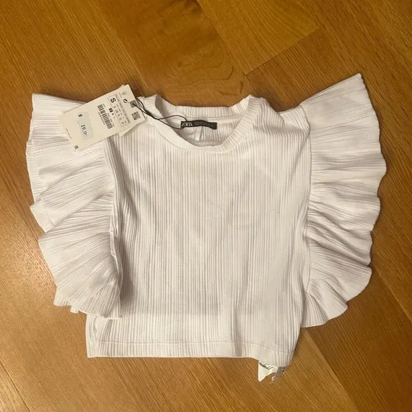 Zara Ruffled Ribbed T-Shirt - Image 5