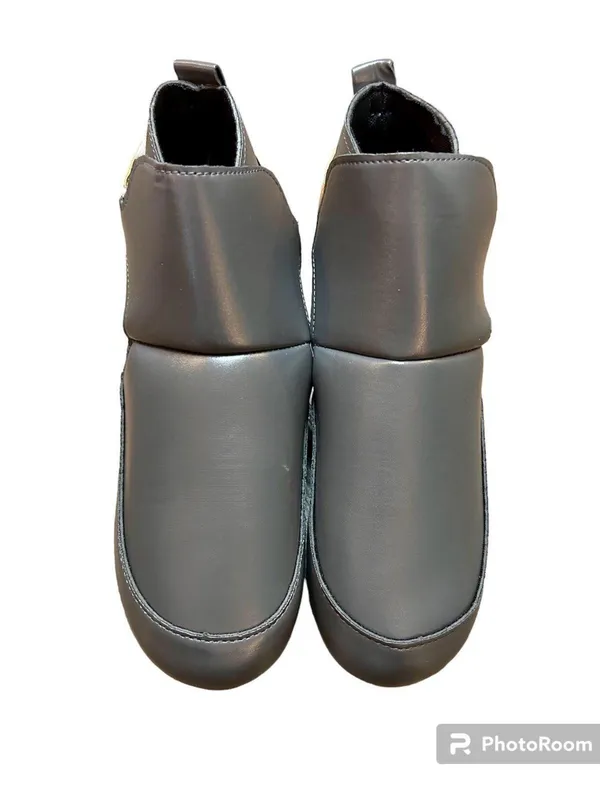 Retro Style Everyday Rain Boots for Women’s Size 7.5 - Image 3