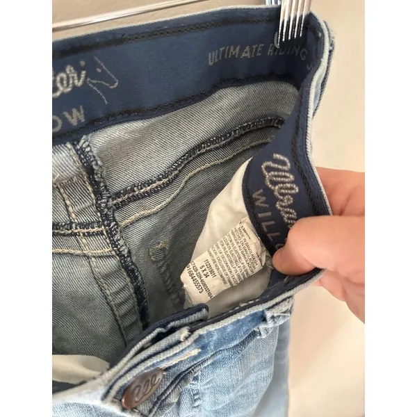 Wrangler Ultimate Riding Willow Light Wash Bootcut Jeans - Image 4