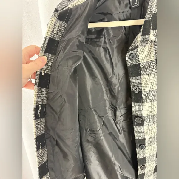 Forever 21 Plaid Shacket Black &‎ White Buffalo Lined Size Large EUC - Image 3