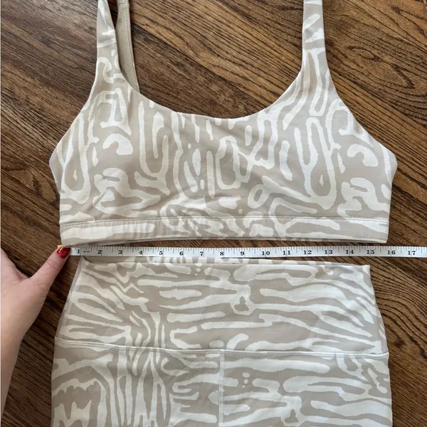 Vuori Maze Jacquard Bike Shorts and Bra Set Taupe and Cream Swirl Patterned XL - Image 5