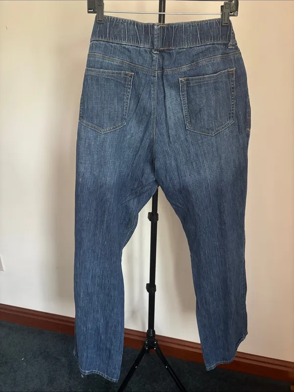 Old Navy Women's Blue Boot-Cut Elastic Waist Jeans - Image 3