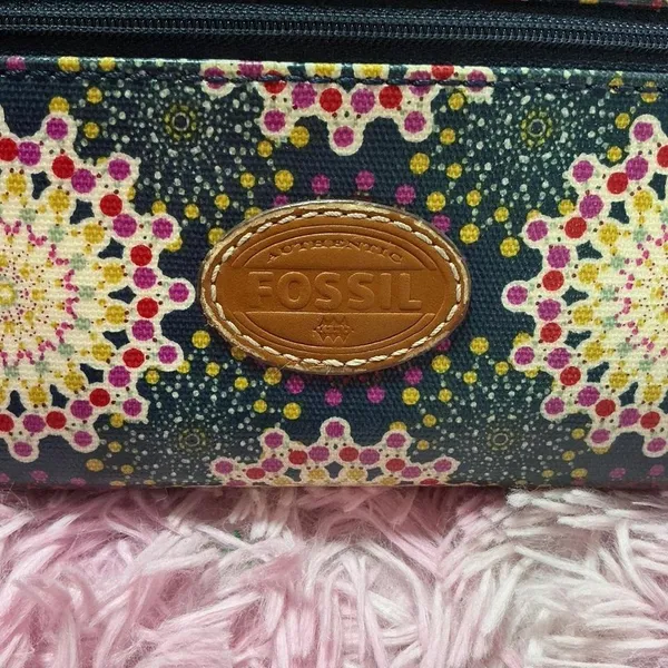 Fossil Wallet Floral Print Zip‎ Around Clutch Organizer - Image 3