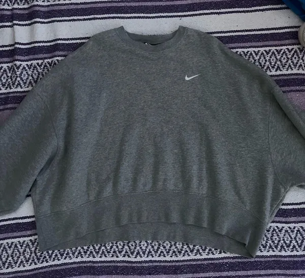 Nike Cropped Crewneck Oversized - Image 2