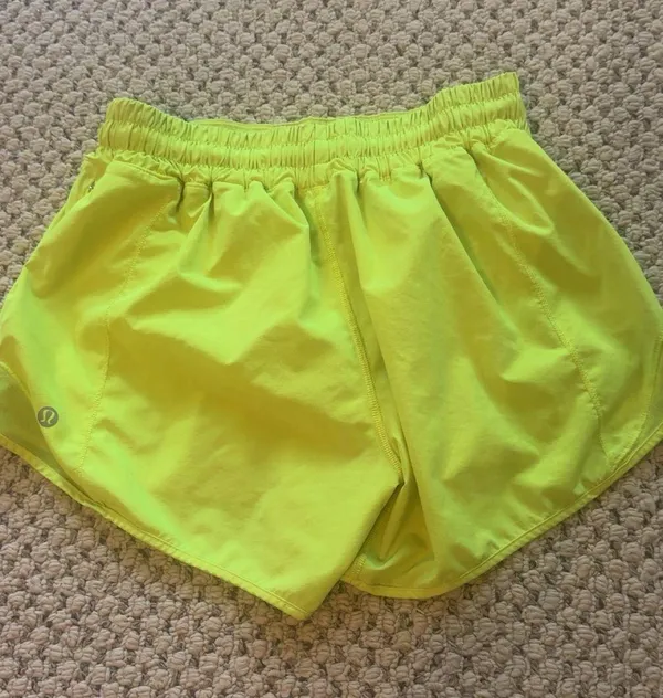 Lululemon 4” Hotty Hot Shorts Size 6 - Image 4