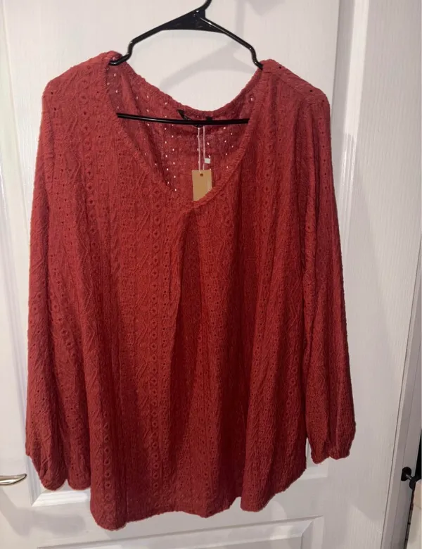 BloomChic long-sleeved top with eyelet details, size 14-16, NWT - Image 2