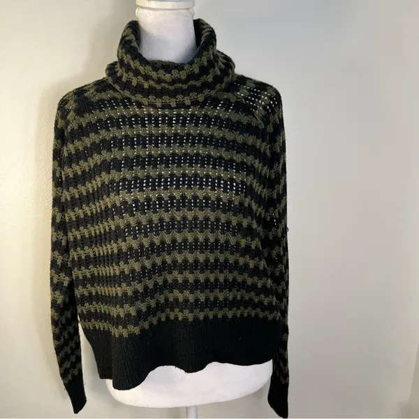 John + Jenn casual Olive and Black Checkered Turtleneck‎ Sweater size M - Image 2