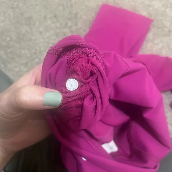 Lululemon PINK leggings size 4 really only wore a couple times great condition - Image 5