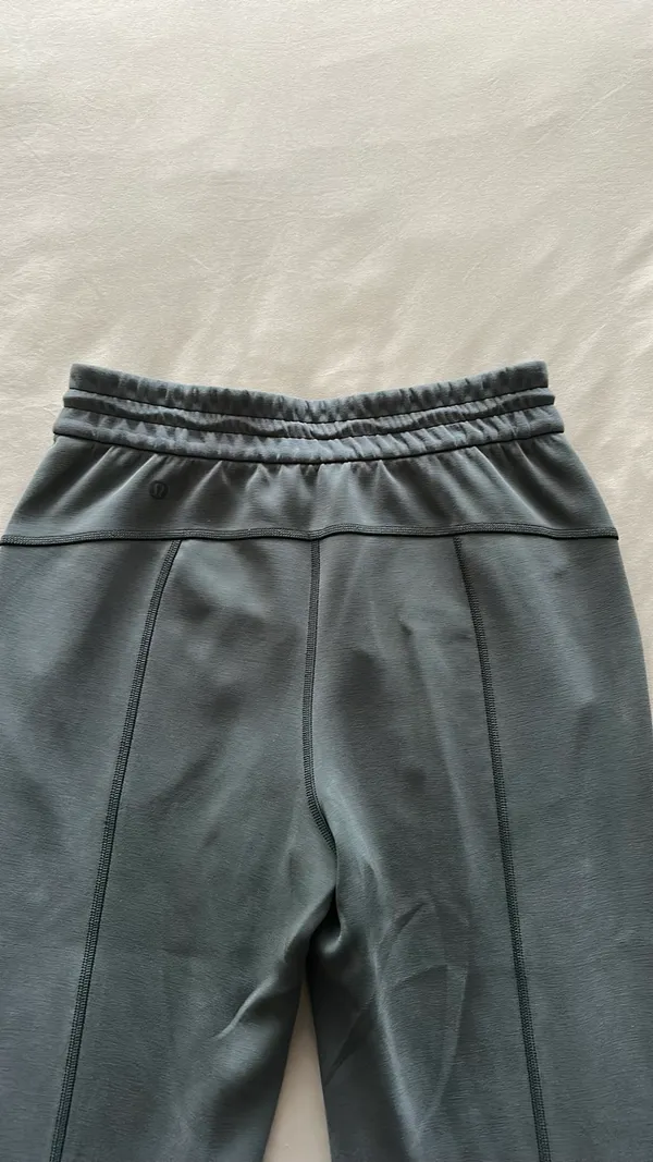 Lululemon Softstreme High-Rise Pants Green - Image 3