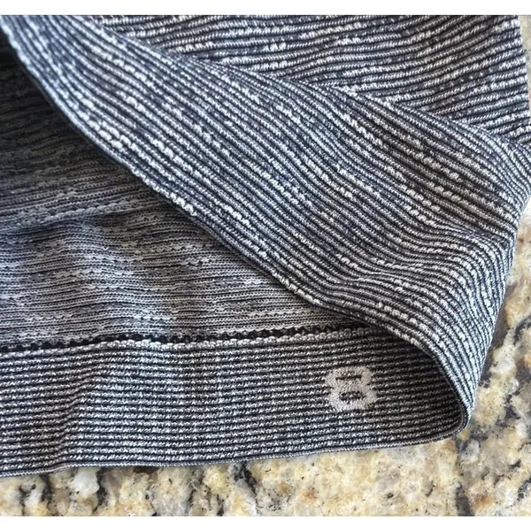 Lululemon Swiftly Tech Short Sleeve Crew Gray Speckled Black White Size 8 - Image 4