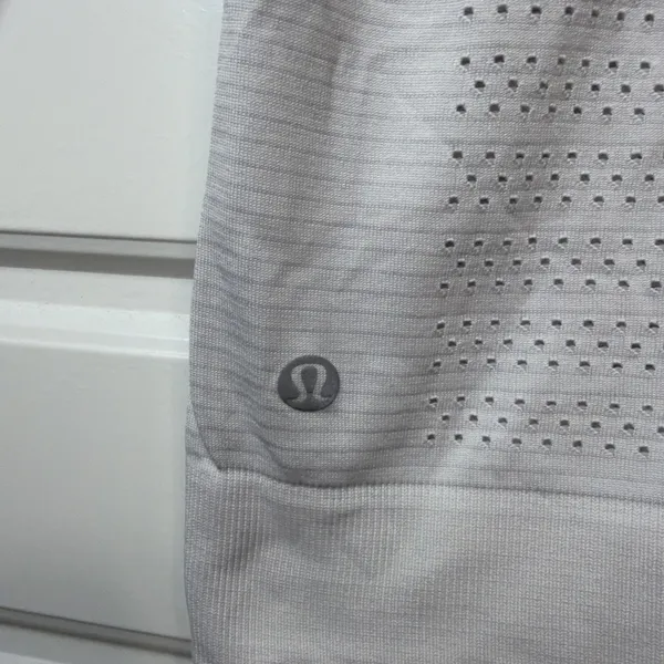 Lululemon Swiftly Tech Long Sleeve Women 4 Light Gray Perforated Mesh Top - Image 8