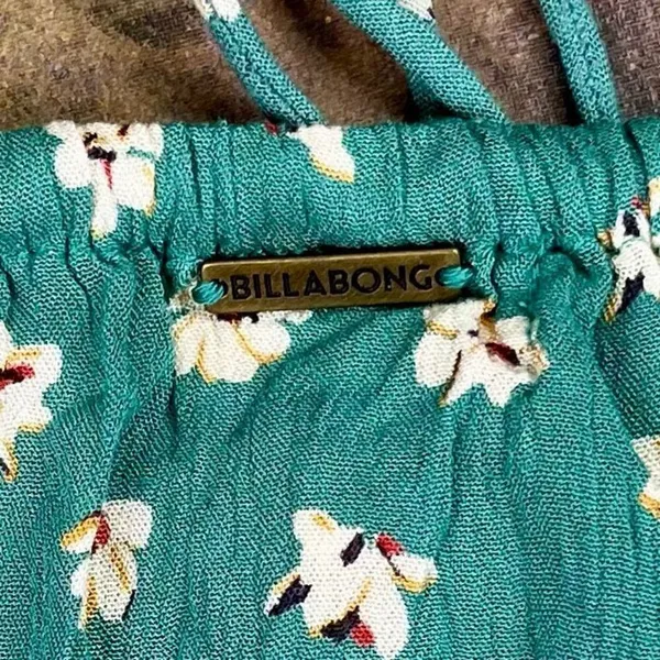 Billabong Sage Green Floral Glared Long Sleeves Off-The-Shoulder Top Small - Image 9