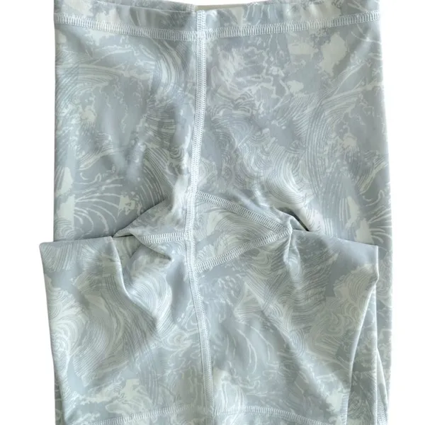 Size 8 Lululemon Train Times Short 6" Inseam Eternal Wave White / White - Image 7