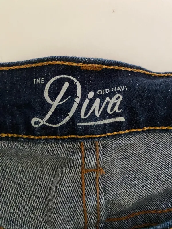 Old Navy The Diva Bermuda Shorts Size 8 - Image 5
