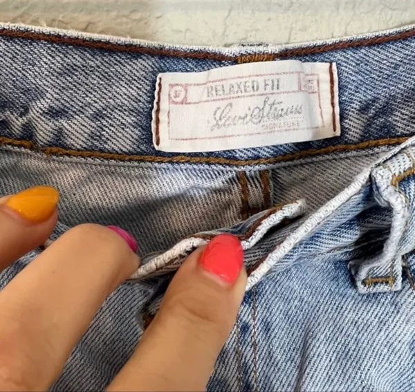 Vintage Levi’s Strauss Relaxed Fit Dad Jean Shorts - Image 3