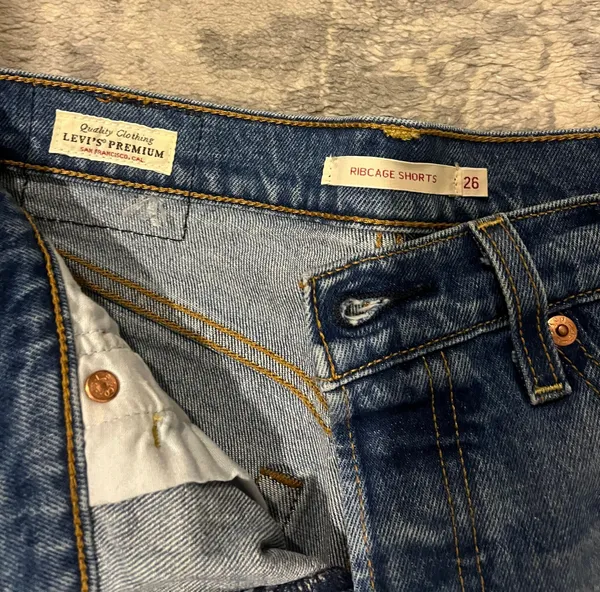 Levi's Ribcage Shorts - Image 4