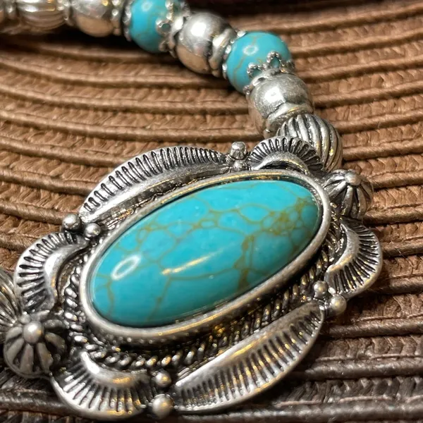 Boutique Western women’s Howlite turquoise and silver stretch bracelets. - Image 4