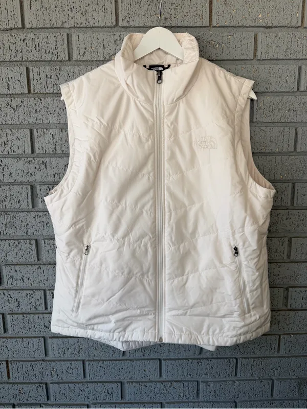 The North Face Women’s Tamburello Quilted Puffer Vest Embroidered Logo Hiking - Image 4