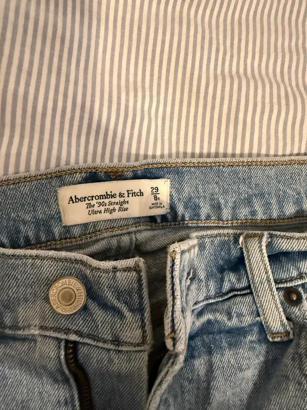 Abercrombie The 90s Straight Ultra High-Rise Distressed Light Wash Jeans - Image 2